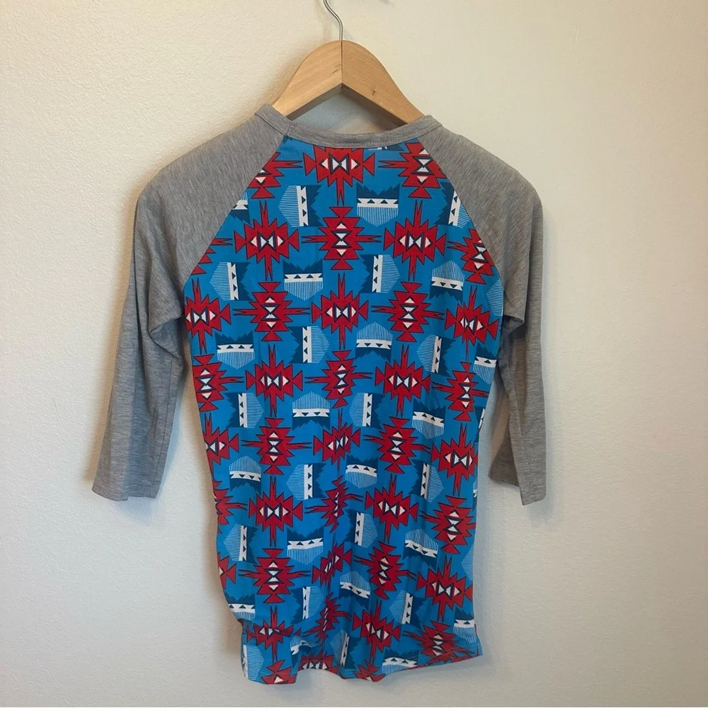 LuLaRoe Randy Blue and Red Aztec Raglan Tee 3/4 sleeve - Picture 4 of 4